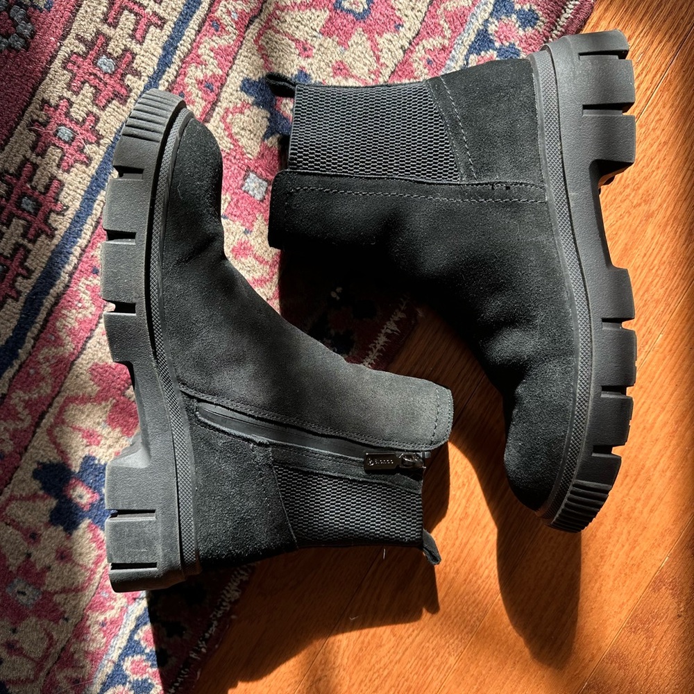 Blondo Bandit Suede Ankle Boots